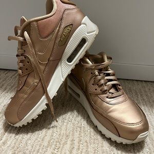 Nike Rose gold Air Max